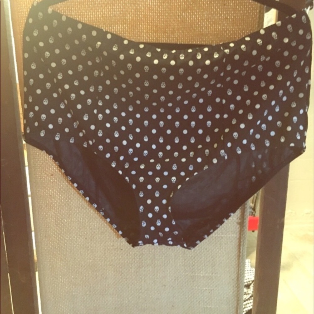 Torrid highwaisted bottoms size 3